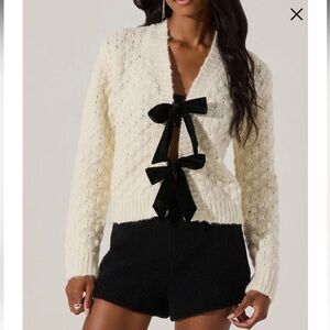NWT Astr the Label Cream Cardigan with Black Bow Details size M